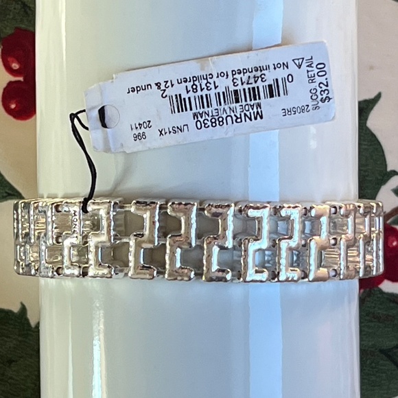 MONET Statement Bling Stretch Bracelet - Picture 6 of 7